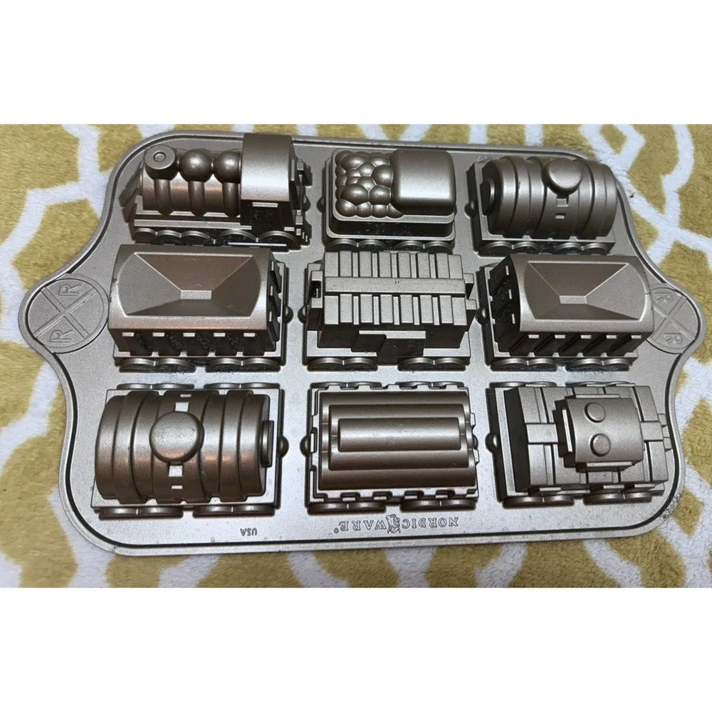 Nordic Ware Train Cake Pan Mold Bundt Cast Aluminum 9 Train Cars 3D EUC